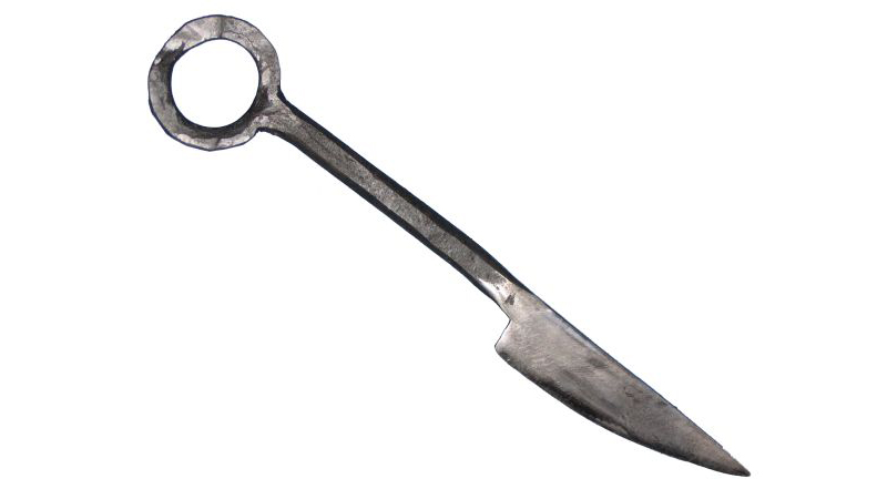 Dieses Messer wurde bei Ralswiek gefunden. Für was es verwandt wurde ist nicht bekannt, es fällt aber durch seinen eher ungewöhnlichen Griff auf.