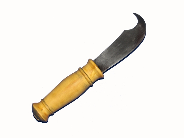 Federmesser: Dieses Messer ist nach einer Vorlage des Aschaffenburger Psalter gefertigt. Der Griff besteht aus gedrechseltem Buchsbaumholz.