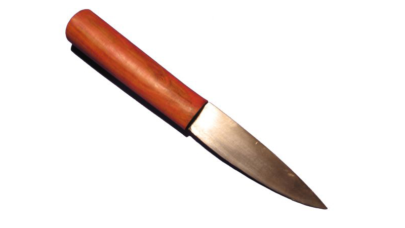 Schlichtes Küchenmesser aus einem L1/3C60A geschmiedet mit schlichtem Pflaumenholzgriff